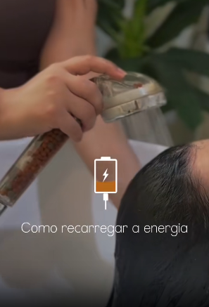 Óleo capilar pode ajudar muito no brilho, maciez e controle do frizz